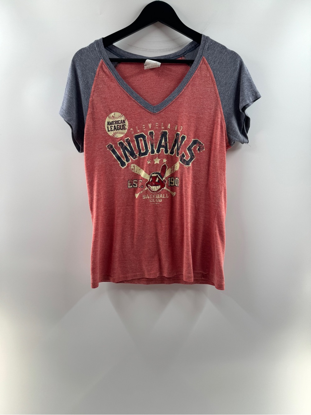 Cleveland Indians Women’s Baseball V-Neck Graphic T-Shirt – Size XL
